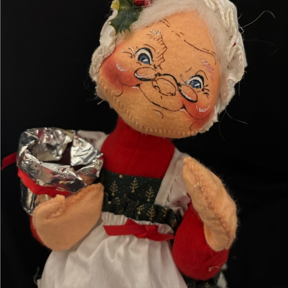 Annalee 14 inch Mrs. Claus